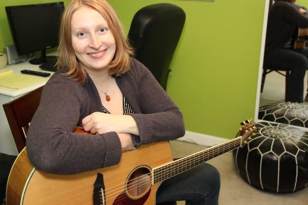 Melissa teaches guitar lessons with many styles of music, as well as how to sing while playing and write songs.