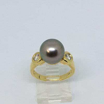 18Kt Tahitian Pearl & Diamond Ring