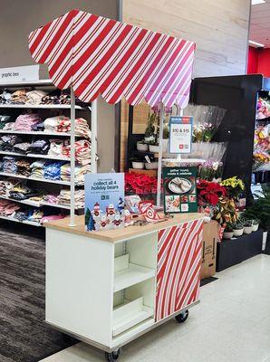 Free bear giveaway. Set up by a third party, wasn't ready until almost 11:30 am. Event started at 11 am.