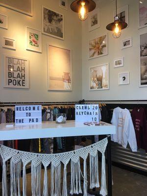 Lots of Fun decor And room to host your pop-up shop! #alohapokeco #visitmdr #marinadelrey #poke #makesmewander