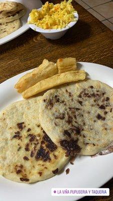 Pupusas de frijoles y de Queso con Loroco