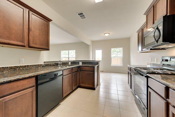 Cypress Custom Home Kitchen Interior | LGI Homes-Deerbrook Estates | (281) 973-9030