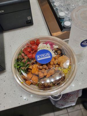 Create your custom KYKUS Bowl from dozens of fresh items