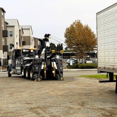 Semi trailer recovery in West Covina using professional heavy duty towing equipment