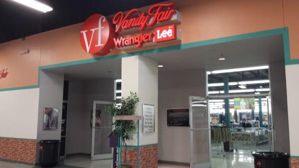 Entrance to VF in the Crossville Outlet Center