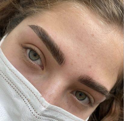 Ombré powder brows right after procedure.