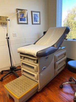 Robert M Hartman, MD