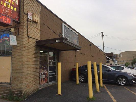 Teutonia Wine & Liquor Mart