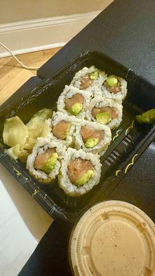 C9. Salmon Avocado Rollavocado