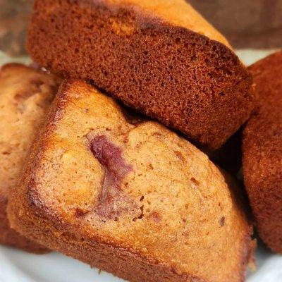 Four Girls and a Guy Baking