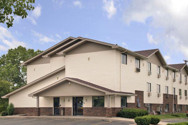 Super 8 by Wyndham Lansing