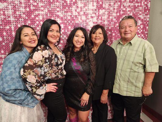 Select from numerous styles of backdrops and personalized photo choice sayings