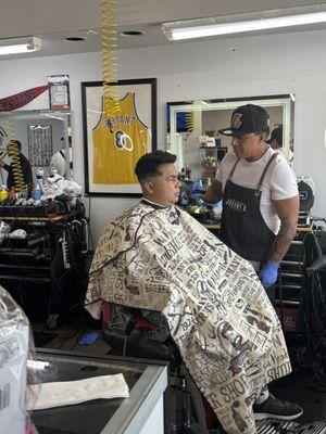 Louis’ Barber & Beauty studio