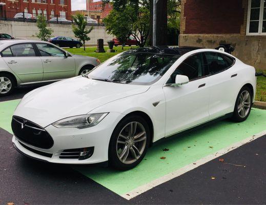 Tesla Service Center