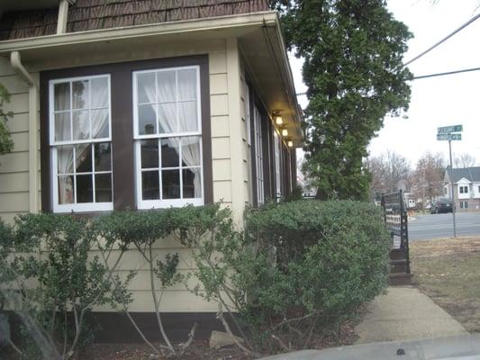 Located in downtown Vienna, at the corner of Maple Ave. and Pleasant St., next to Marco Polo. Easy access & plenty of parking!