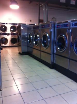 I want a spotless laundry. Sunday early evening - and lots of room.