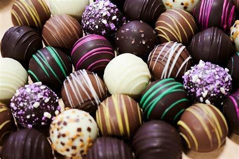 Costal themed gift shop with chocolates, candy, cards, gifts and so much more!