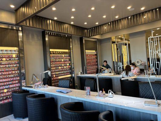 Look how clean everything looks, and I love the way. It's nice and organizing.