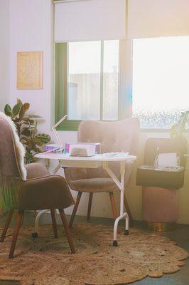 We bring convenience and professional nail care directly to you. Travel fees will apply, serving Los Angeles.