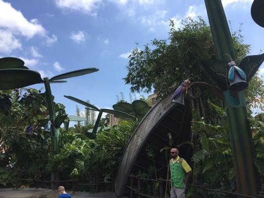 The water shots out from the bottom and this water spout looking thing