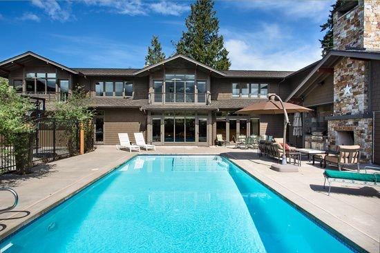 in ground concrete gunite swiming pool