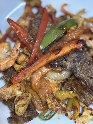 Fajita (steak, chicken & jumbo shrimp)