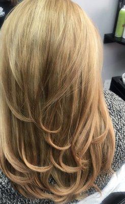 AMAZING BLOWOUT! I am obsessed and will come back! Their English is very limited but they know what they are doing.