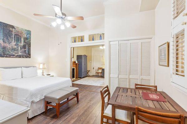 The Courtyards On Royal