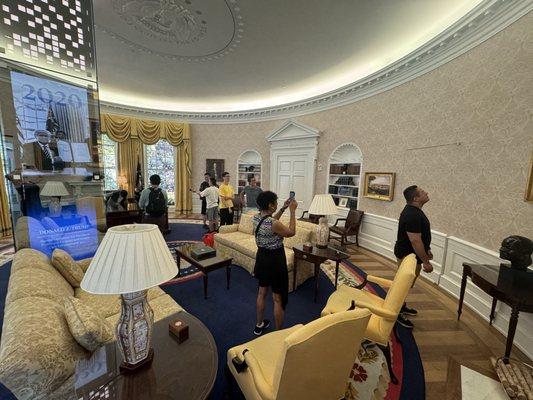 Full scale Oval Office