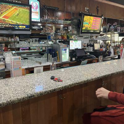 L & B's Pizzeria & Sports Bar