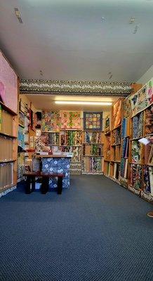 Interior (08/19/24). #HawaiianFabric #Kaimuki #Oahu #Hawaii #Fabric