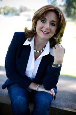 I'm Lauren Altman. I'm here to help you through the Medicare confusion!