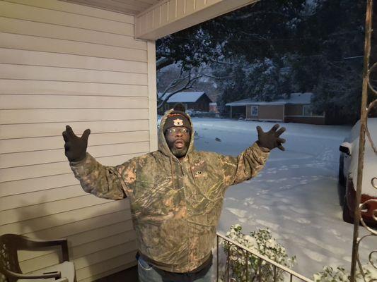 Hello happy carnival season is their a lady named Courtney n dixon controverting a hair deceased claim with your assistance? She's me wife