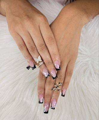 Black French Tip , Ring Finger Nail Flower Decor Artist : Helen