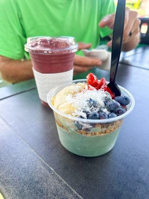 Acai Smoothie & Ocean Bowl w/ granola added