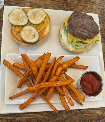 815 Smashburger with sweet potato fries