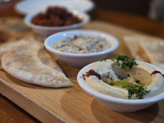 Aladdin dip trio with pita
