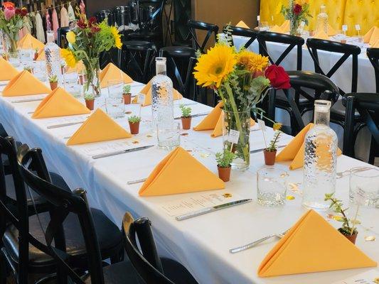 White Vantage Linens & Poppy Napkins