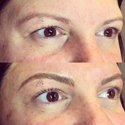 Microblading semi-permanent eyebrows