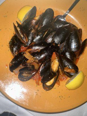 Steamed garlic muscles