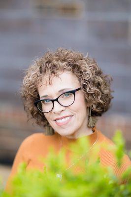 My name is Sandee. Independent Stylist at Luna Jade Salon.