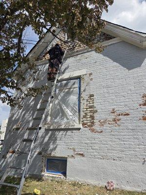 2 Chickz & A Paint Can