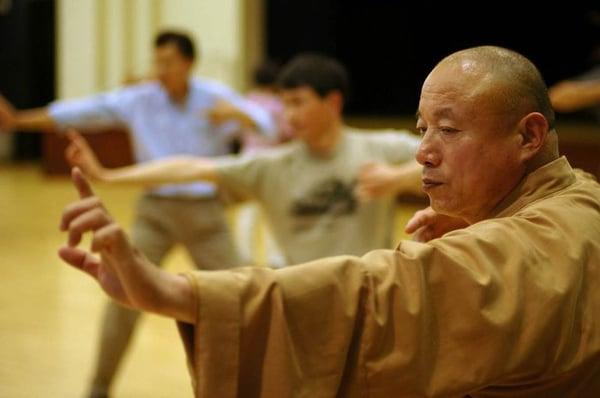 Master Shi Yong Yao leading Qi Gong class.