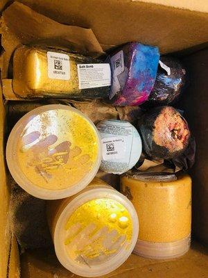 lids were loose on jars and powder was in them. THIS COMPANY ALSO HAS THE WORST AND RUDEST COSTUMER SERVICE.