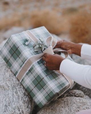 La Quinta Gift Wrapping