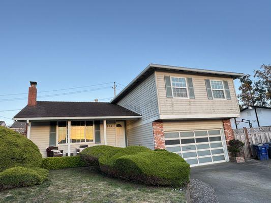 5K aluminum white seamless gutters.