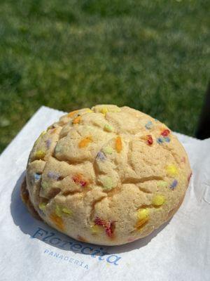 Birthday cake concha