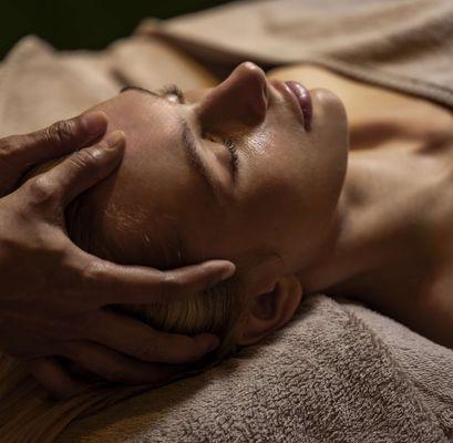 Relax your body and mind with Lymphatic drainage detoxing massage