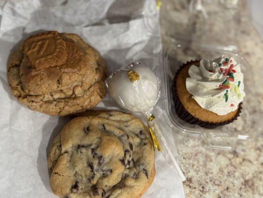 Biscoff cookie, chocolate chip cookie, vanilla cake pop, birthday cake cupcake