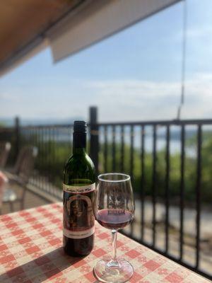 Lookout Winery & Venue